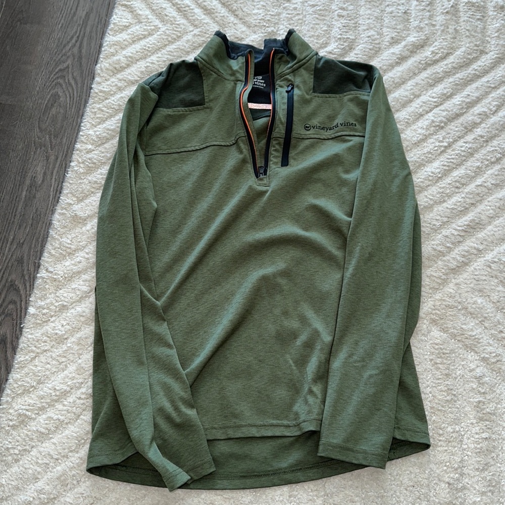 Vineyard vines Shep performance quarter zip! Size small